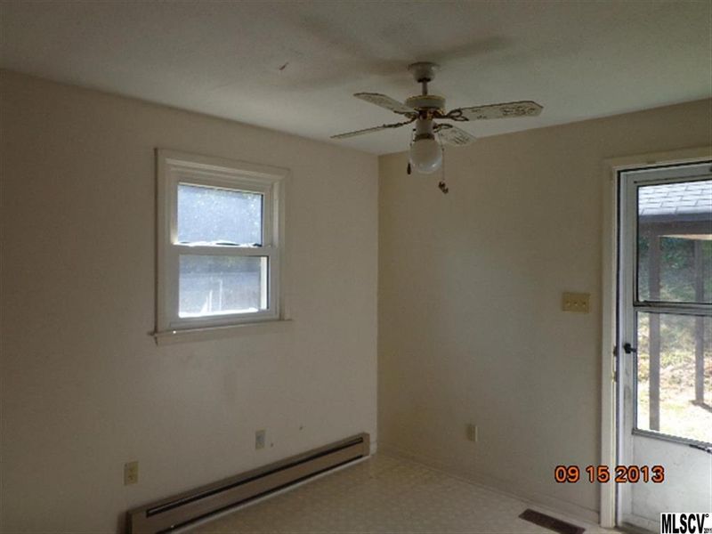 716 4th St SE, Newton, NC 28602