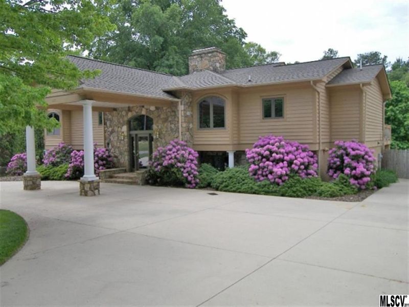 625 13th Avenue Pl NW, Hickory, NC 28601