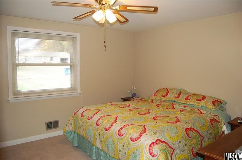 2199 Horseshoe Bend Rd, Hickory, NC 28601