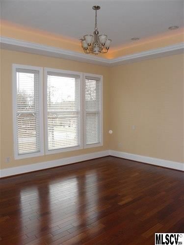 1213 Waterford Dr, Hickory, NC 28602