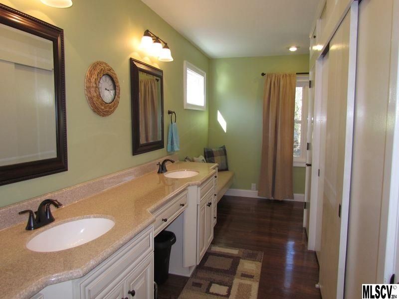 344 7th Ave NE, Hickory, NC 28601