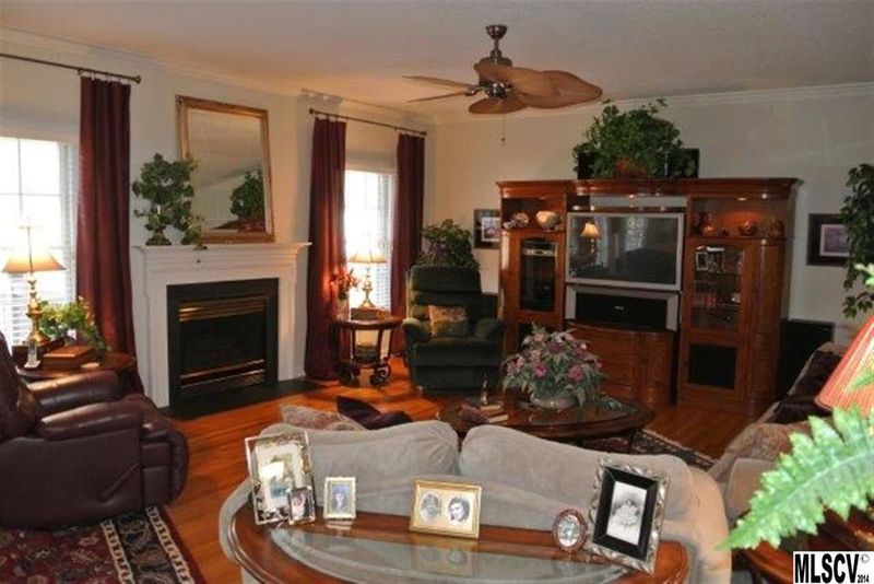 905 30th Avenue Ln NE, Hickory, NC 28601