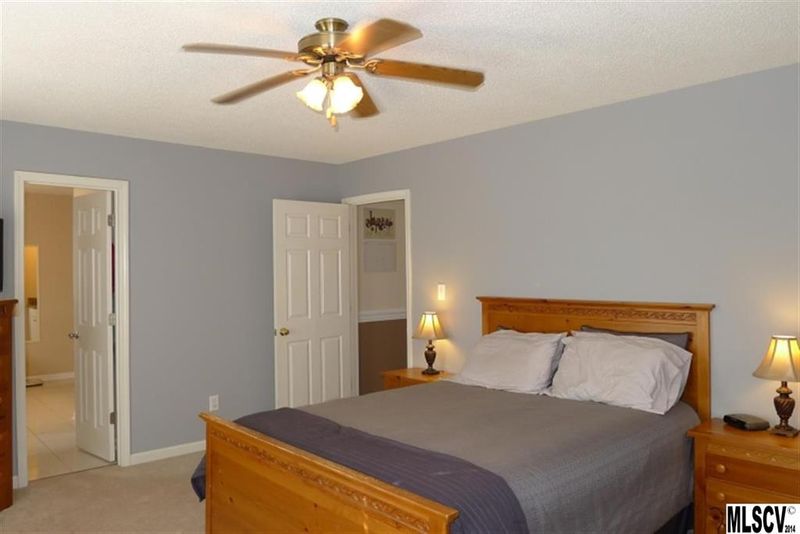 1526 Indian Springs Dr, Conover, NC 28613