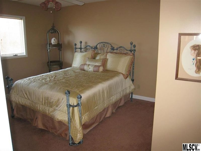 407 5th Ave NE, Conover, NC 28613