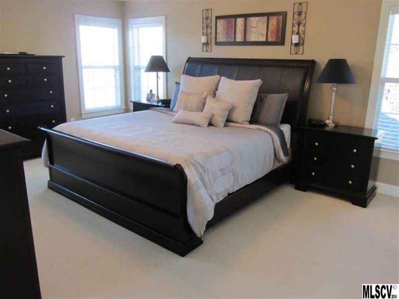 2610 Rolling Ridge Dr, Hickory, NC 28602