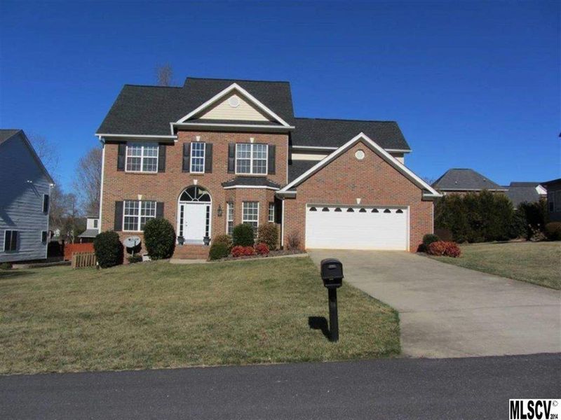 2610 Rolling Ridge Dr, Hickory, NC 28602