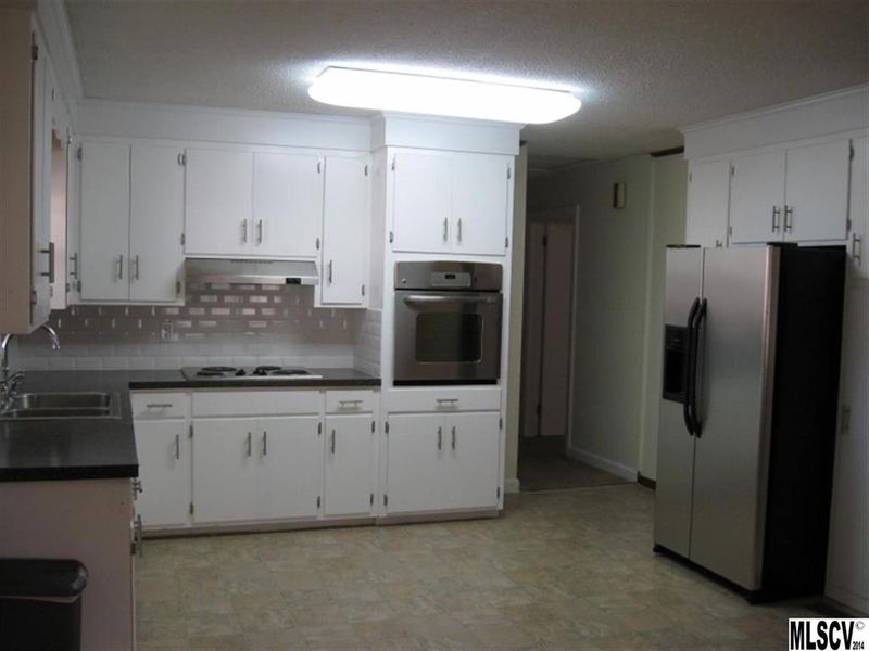 208 9th Ave SE, Conover, NC 28613