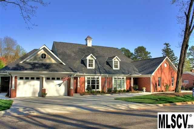 834 2nd St NW, Hickory, NC 28601