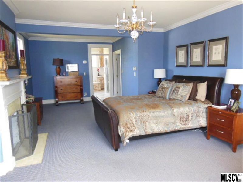 548 N Center St, Hickory, NC 28601
