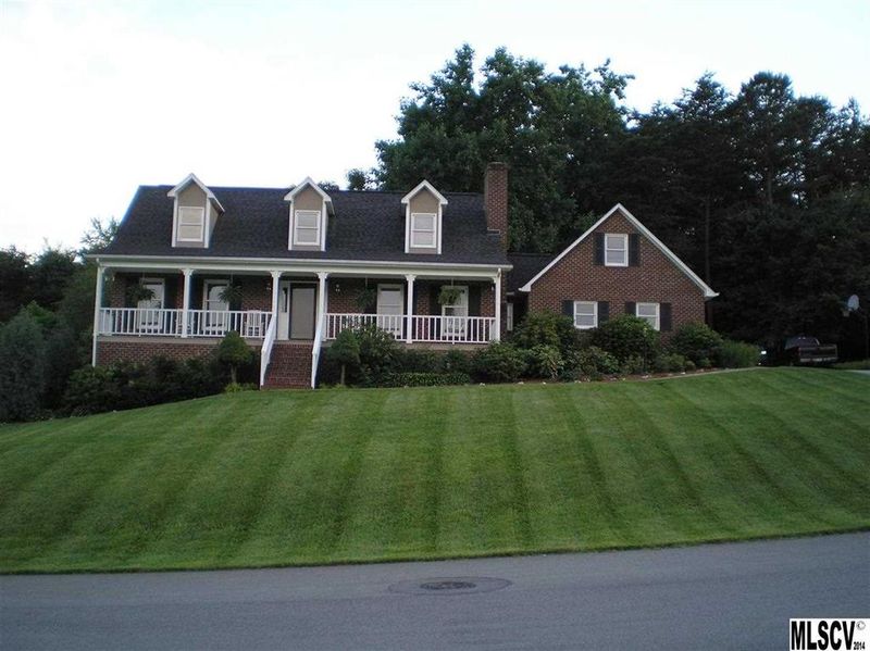4137 Hemingway Dr, Hickory, NC 28601