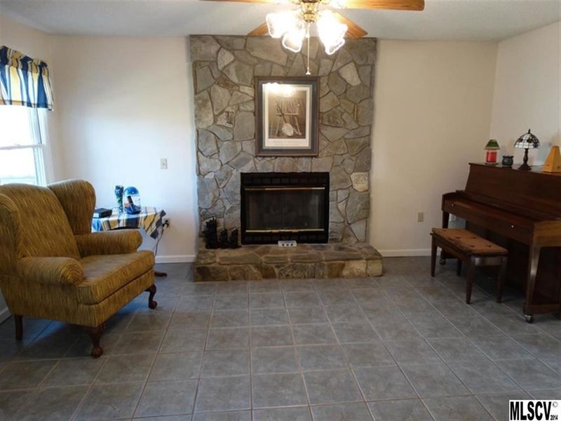 5116 Foley Dr, Hickory, NC 28602