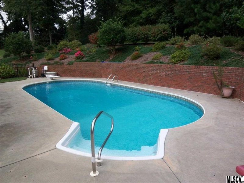 2670 Williamsburg Dr, Claremont, NC 28610