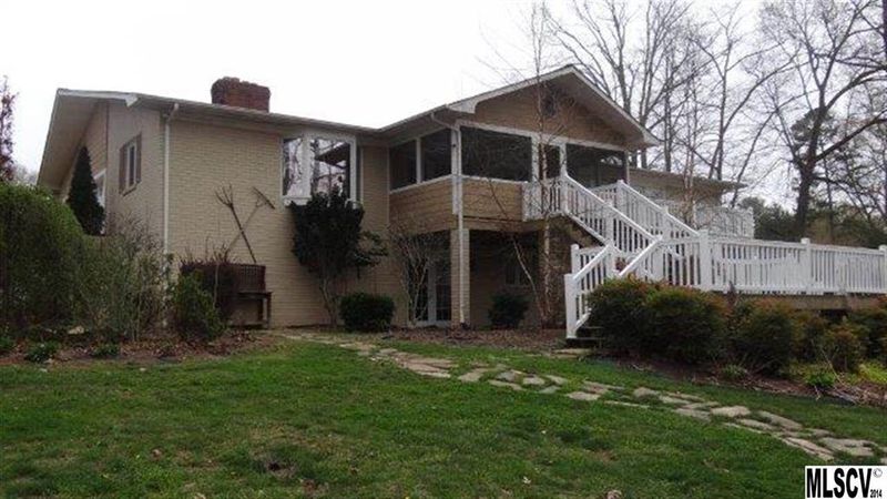 1951 2nd St NW, Hickory, NC 28601
