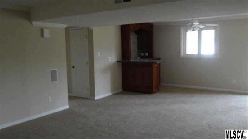 1951 2nd St NW, Hickory, NC 28601