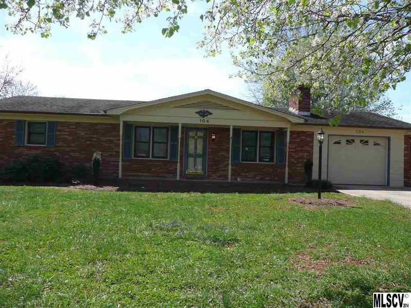 104 Belleview Dr, Conover, NC 28613