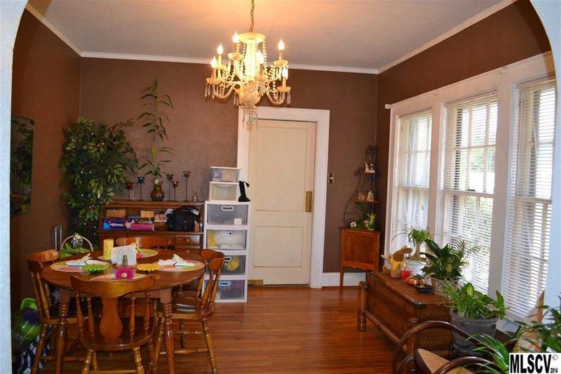 117 1st Ave N, Conover, NC 28613