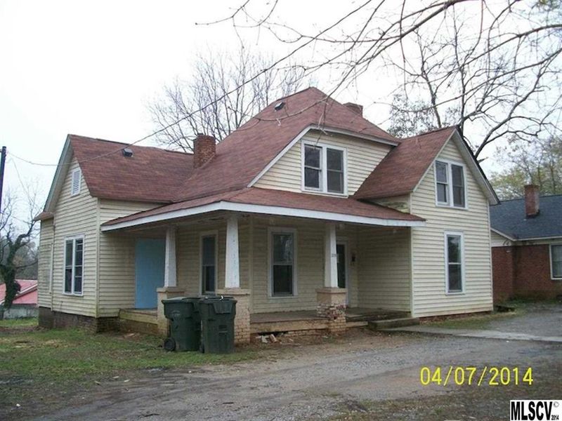 335 3rd St SE, Hickory, NC 28602