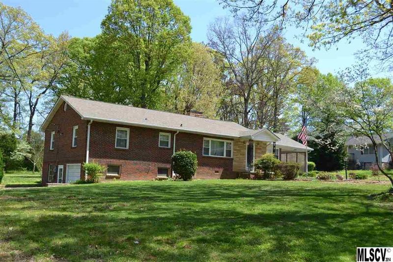 2520 33rd St Pl NE, Hickory, NC 28601