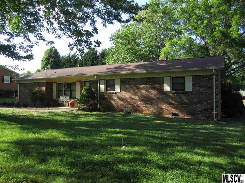 221 3rd St NE, Conover, NC 28613