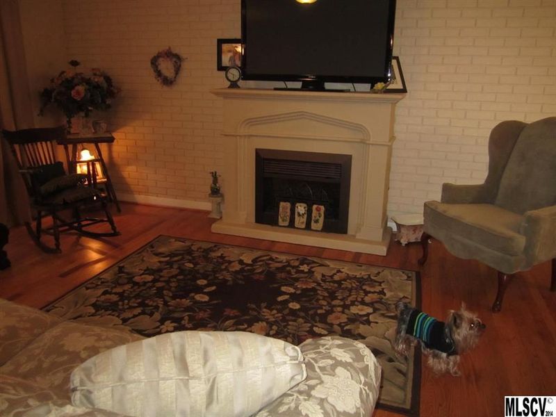 221 3rd St NE, Conover, NC 28613