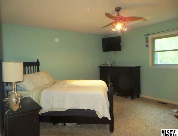 1775 Castlewood Ct, Hickory, NC 28602