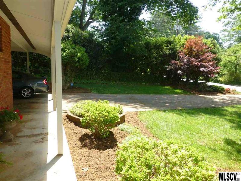 642 6th Ave Pl NW, Hickory, NC 28601