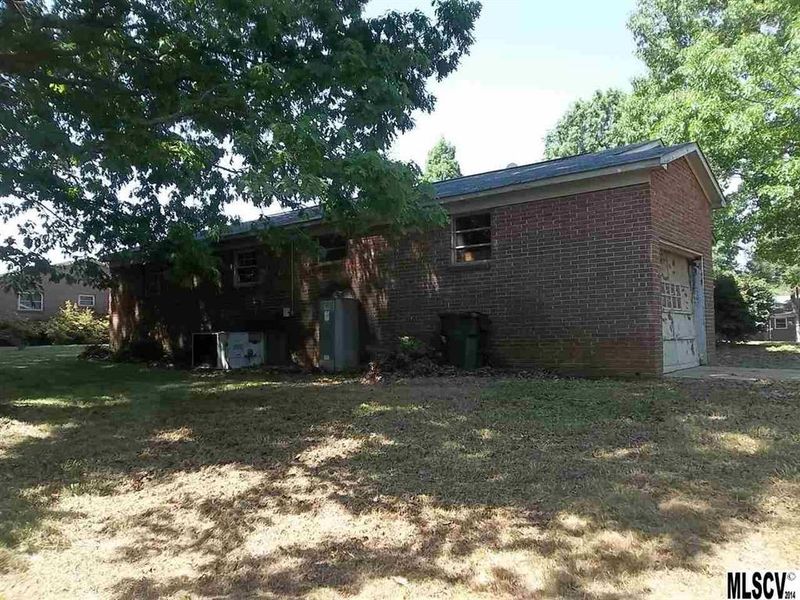 996 22nd St Pl NE, Hickory, NC 28601