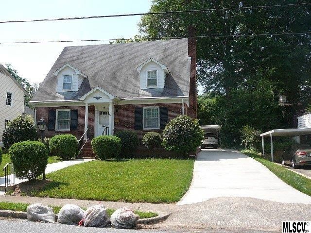 106 7th Ave NE, Hickory, NC 28601