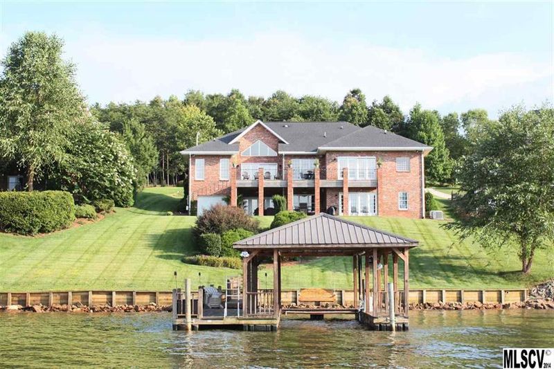 4863 1st St Ct NW, Hickory, NC 28601