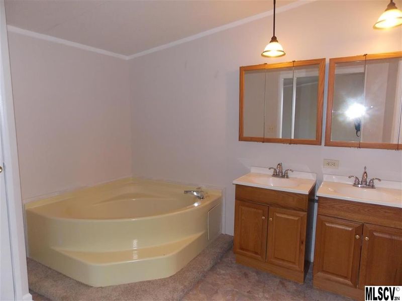1624 Amy Dr, Conover, NC 28613