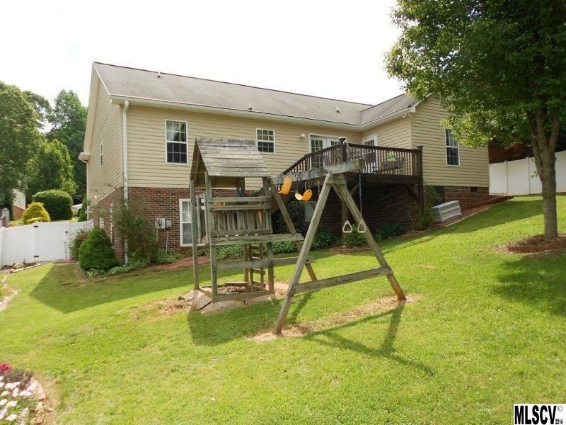 855 Courtyard Dr, Newton, NC 28658