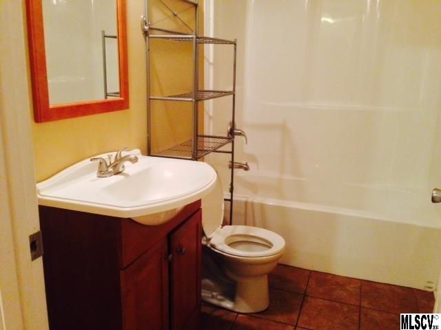 1041 4th St NE, Hickory, NC 28601