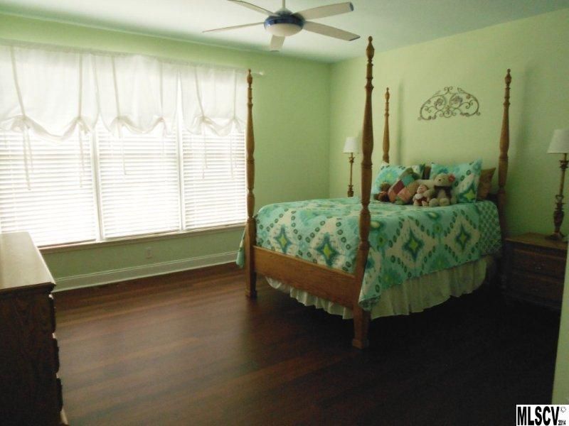 6377 Dwayne Starnes Dr, Hickory, NC 28602