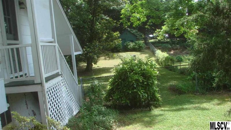 413 W 6th St, Newton, NC 28658