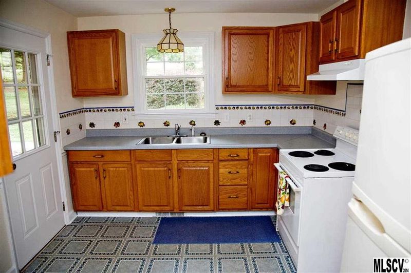 1093 16th Ave NW, Hickory, NC 28601