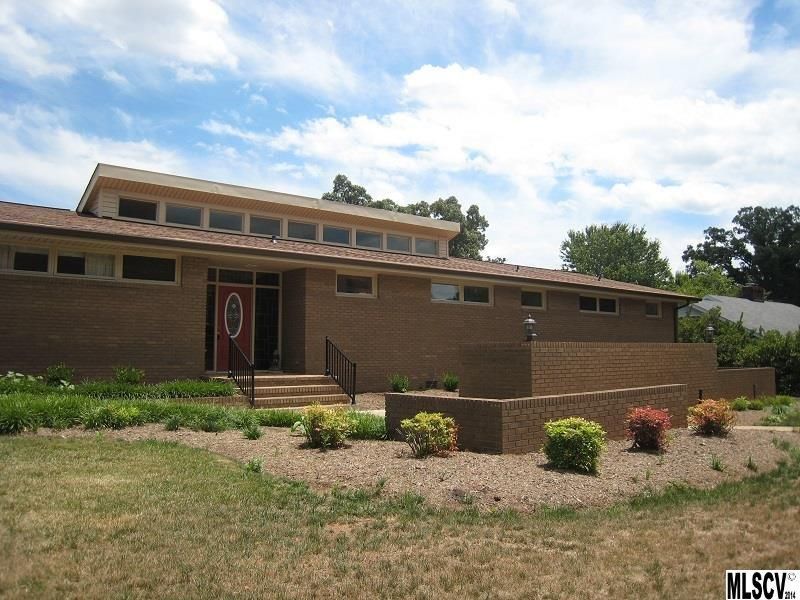 360 1st St NE, Hickory, NC 28601