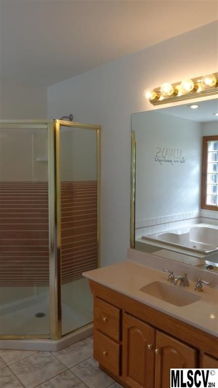 1404 Windemere Ln, Hickory, NC 28602