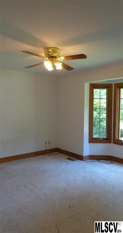 1404 Windemere Ln, Hickory, NC 28602