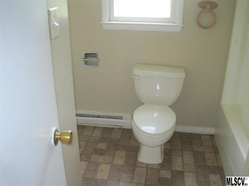 974 Village Cir, Hickory, NC 28602