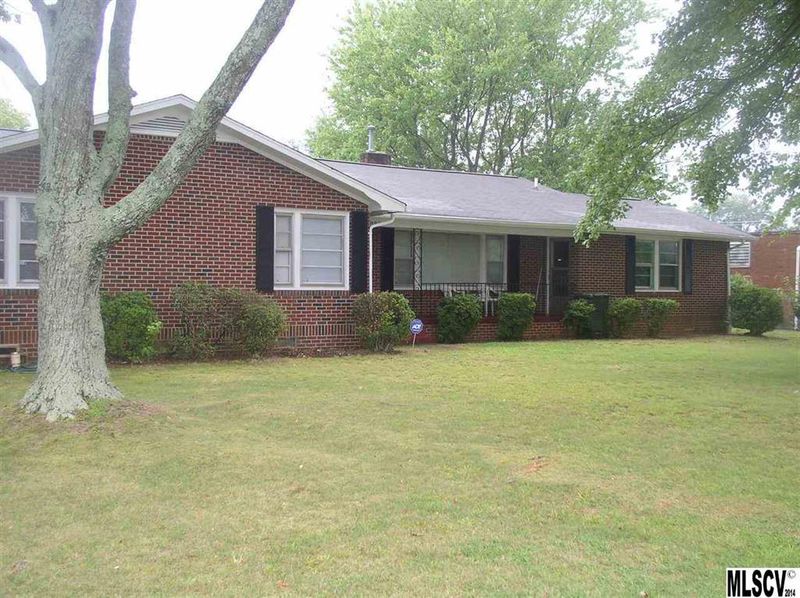 882 9th St NE, Hickory, NC 28601