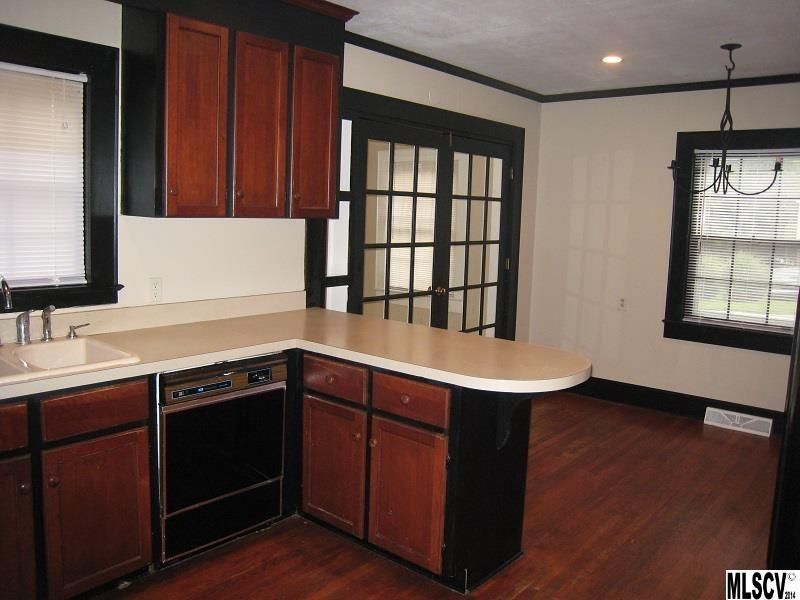 1306 11th St NW, Hickory, NC 28601