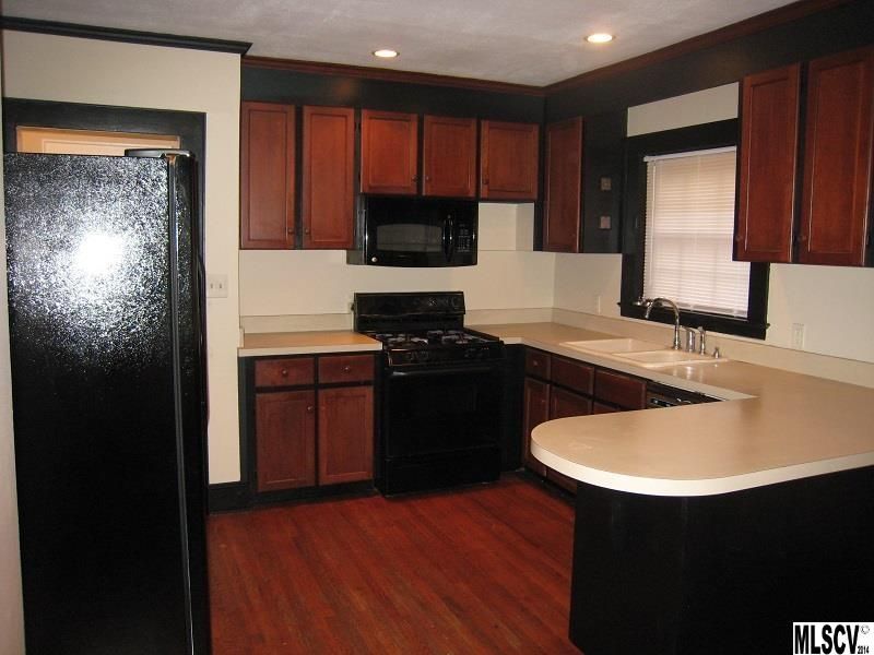 1306 11th St NW, Hickory, NC 28601