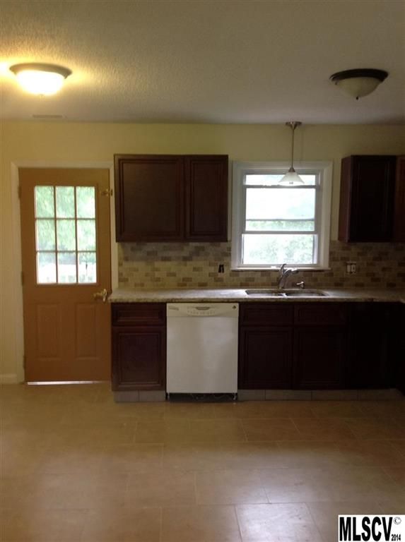 5463 Triangle Cir, Hickory, NC 28602