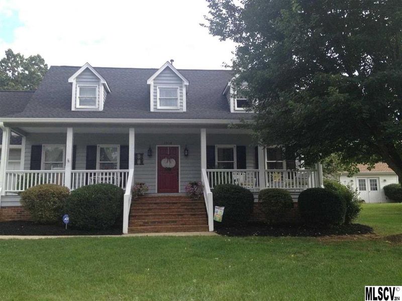 1914 Plaza Dr, Hickory, NC 28602