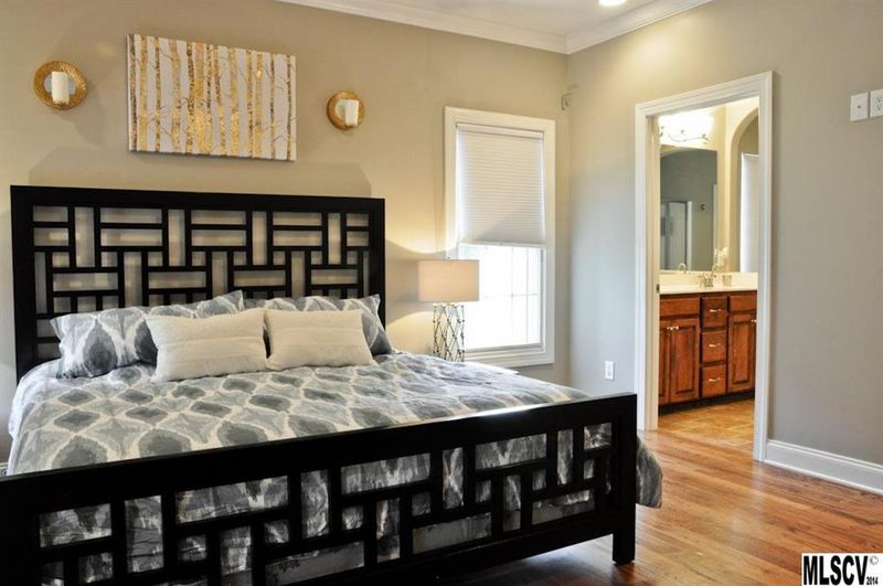 1177 Waterford Dr, Hickory, NC 28602