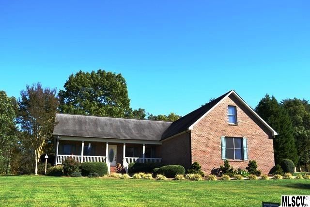 1128 Oak Creek Dr, Conover, NC 28613