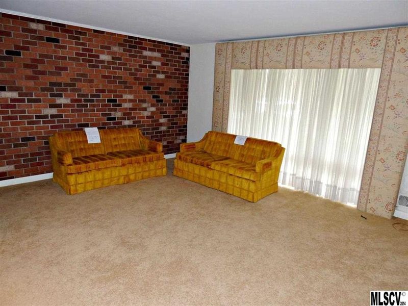 1365 4th St NW, Hickory, NC 28601