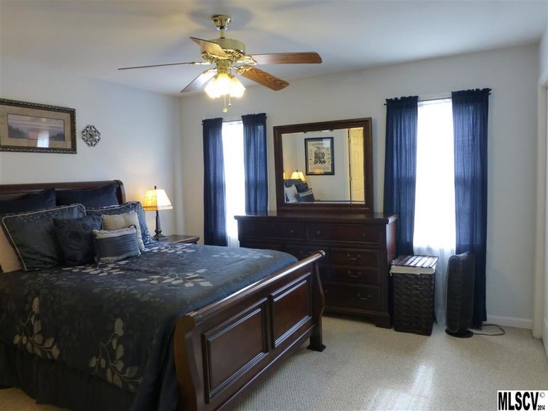 1759 Pipers Ridge Cir NW, Conover, NC 28613