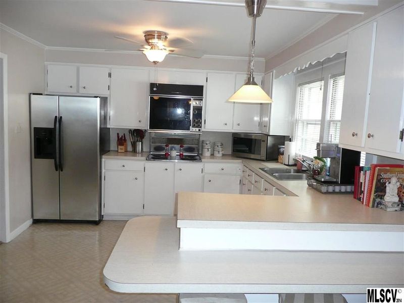 825 18th St NE, Hickory, NC 28601