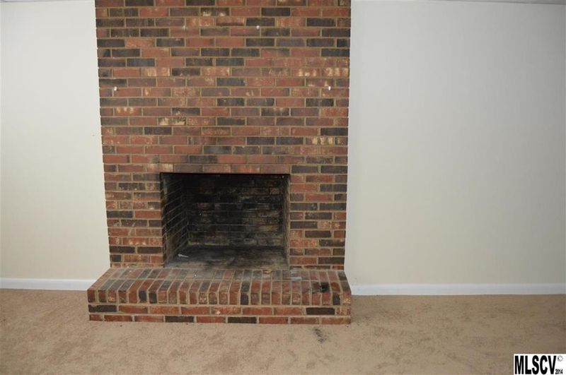 1189 Wagon Wheel Rd, Hickory, NC 28602